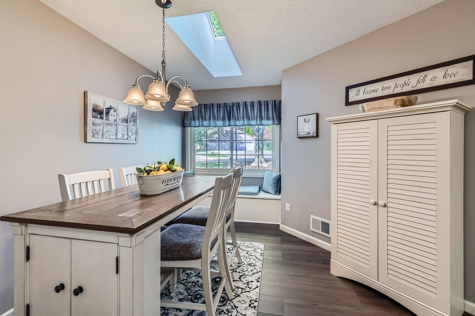 8914 Thomas Dr - Web Quality - 014 - 21 Breakfast Area.jpg