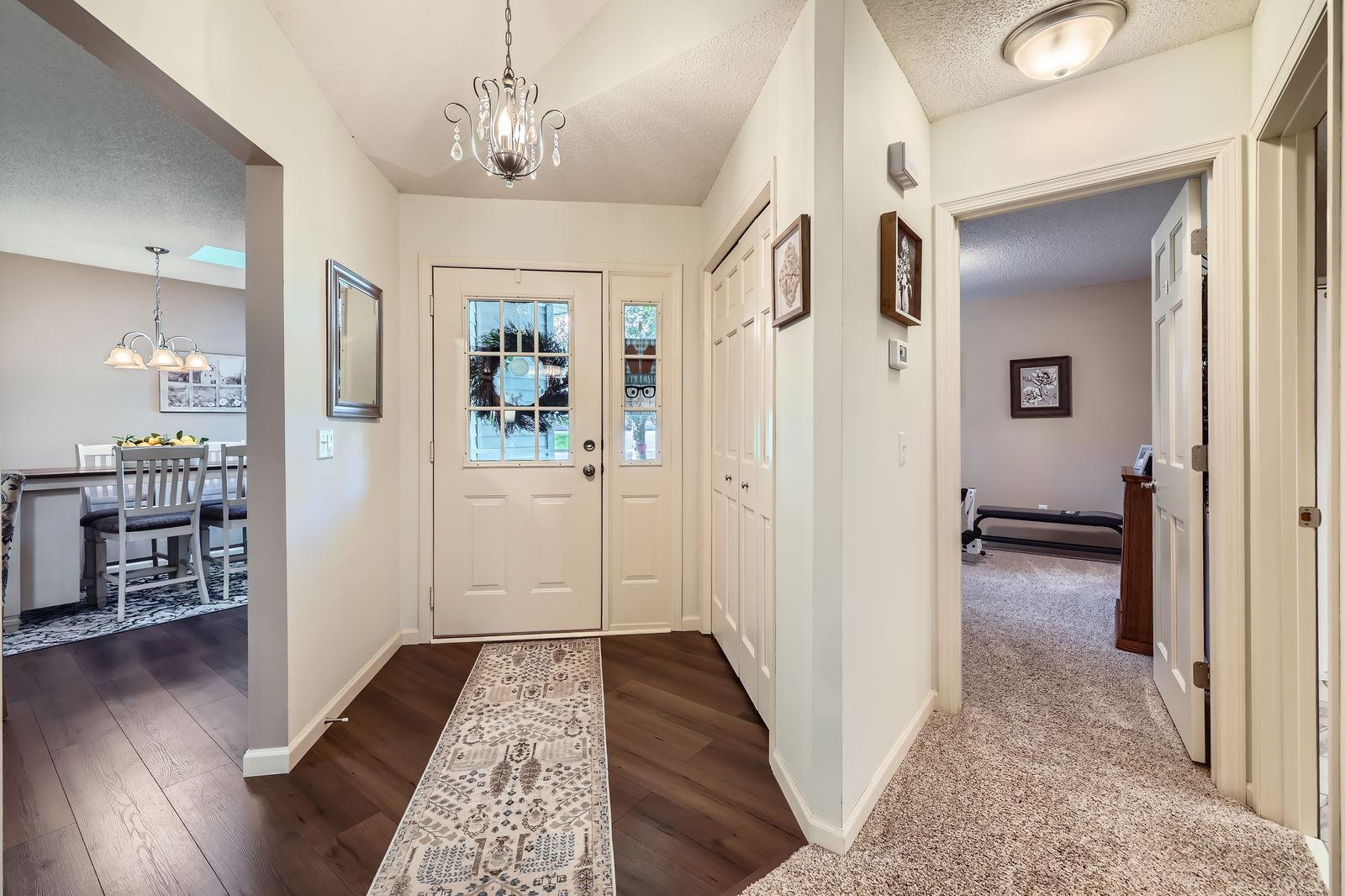 8914 Thomas Dr - Web Quality - 005 - 05 Foyer.jpg