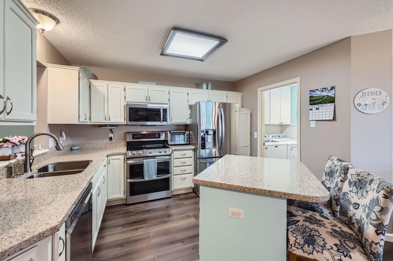 8914 Thomas Dr - Web Quality - 012 - 19 Kitchen.jpg