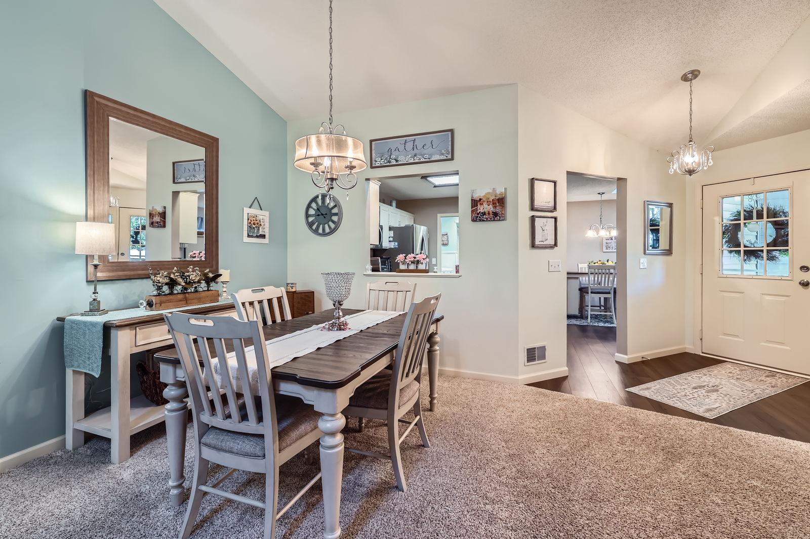 8914 Thomas Dr - Web Quality - 010 - 13 Dining Room.jpg