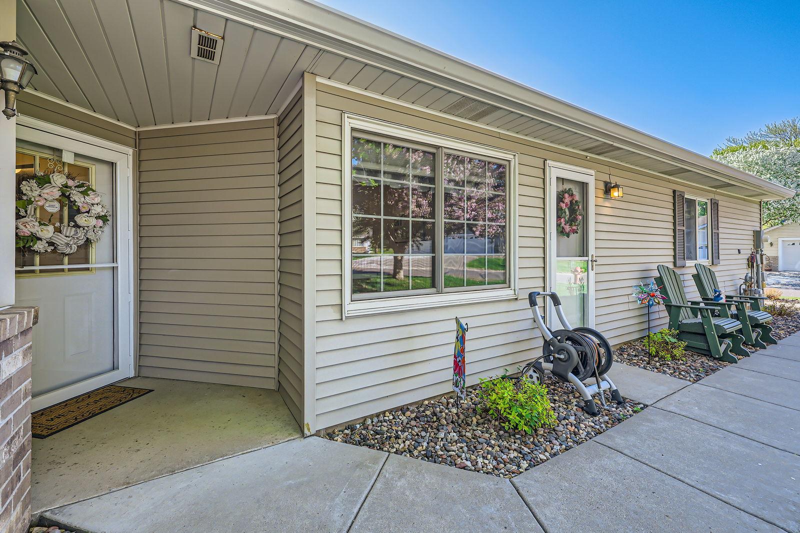 8914 Thomas Dr - Web Quality - 004 - 04 Exterior Front Entry.jpg
