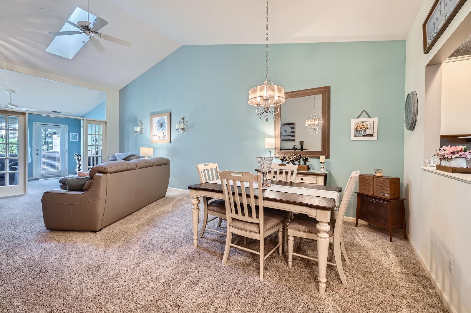 8914 Thomas Dr - Web Quality - 009 - 12 Dining Room.jpg