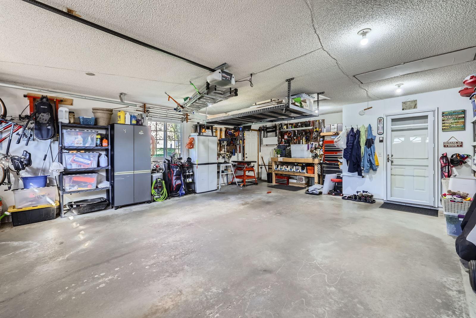 8914 Thomas Dr - Web Quality - 026 - 41 Garage Interior.jpg