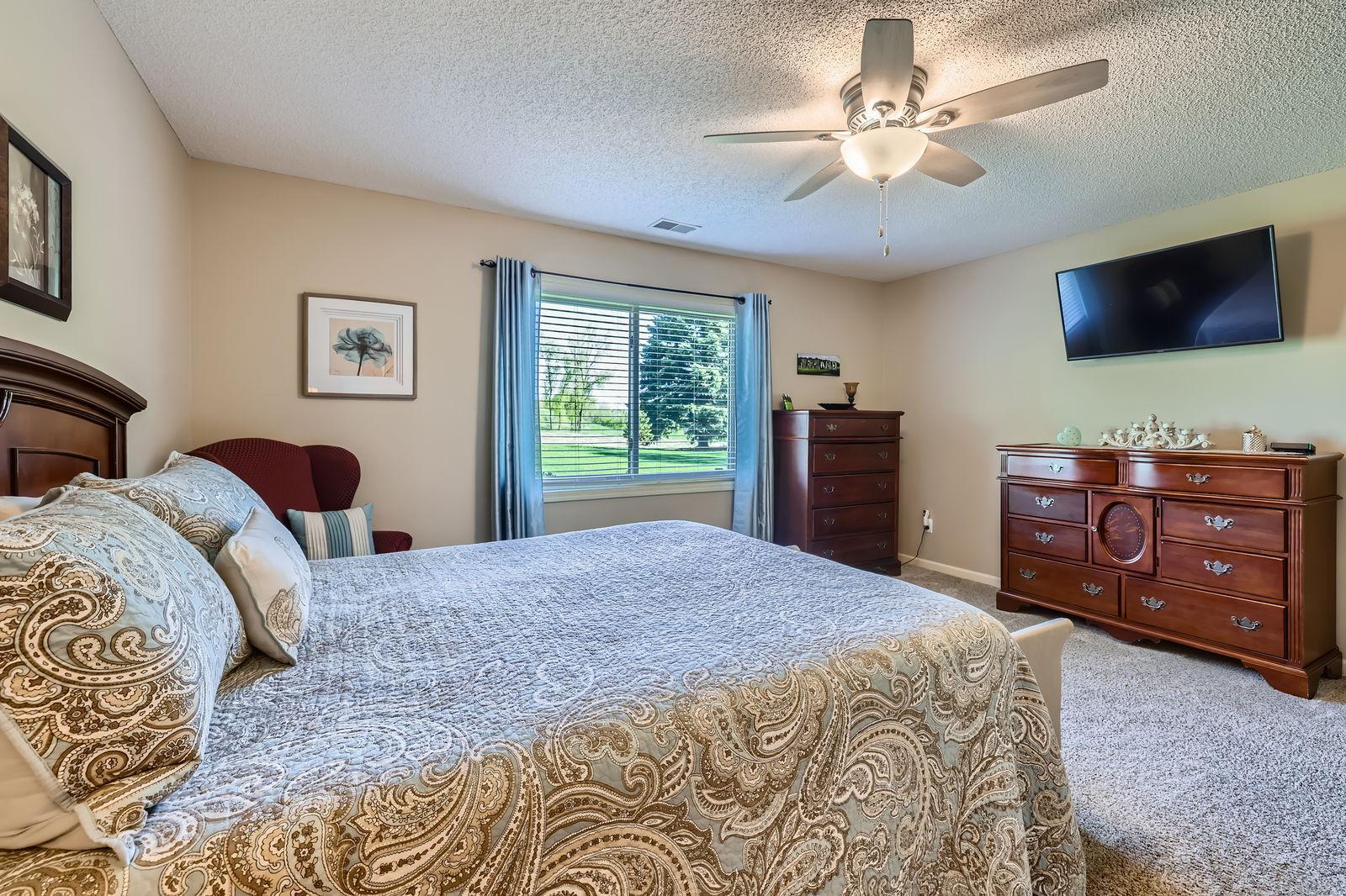8914 Thomas Dr - Web Quality - 017 - 26 Primary Bedroom.jpg