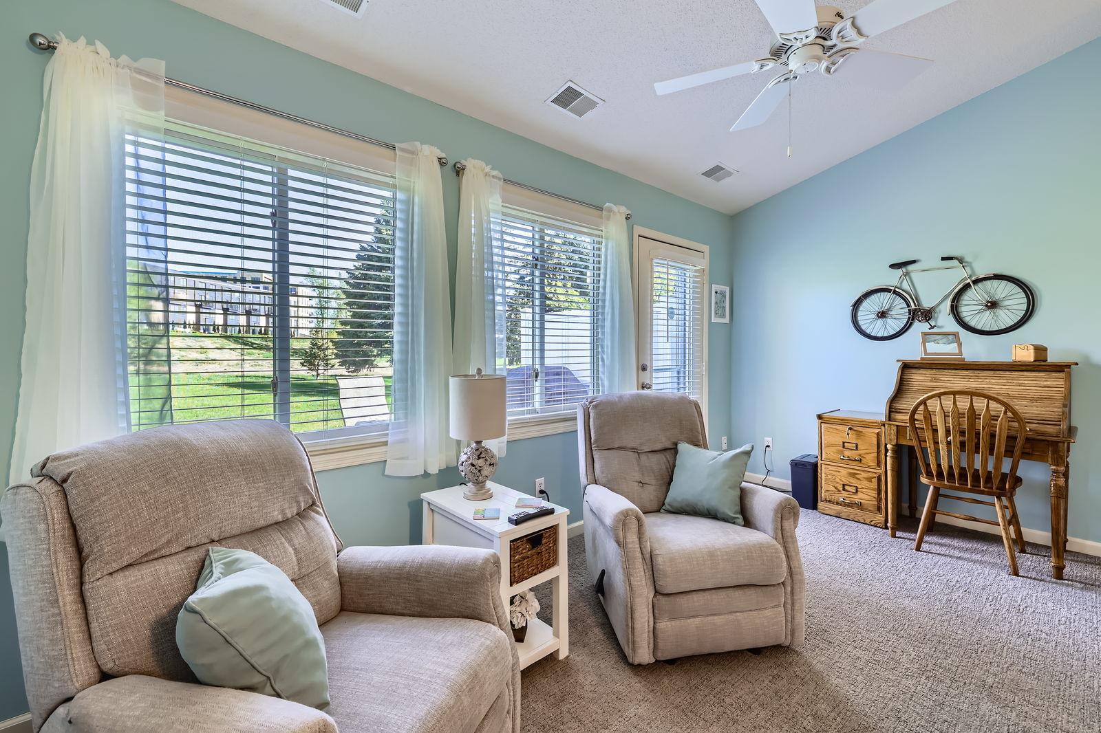 8914 Thomas Dr - Web Quality - 025 - 40 Sunroom.jpg