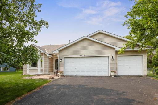 8576 Chanhassen Hills Drive S, Chanhassen, MN 55317