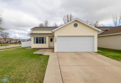 1800 Huntington Lane, West Fargo, ND 58078