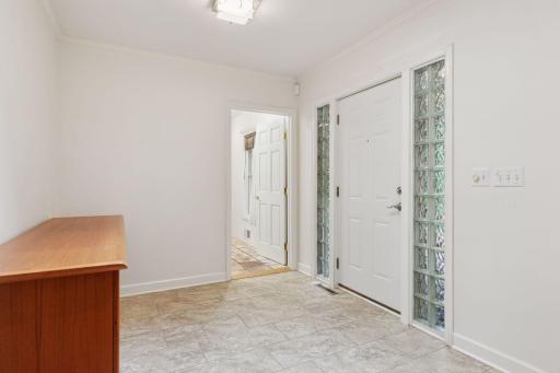 6 W Shore Road, North Oaks, MN 55127