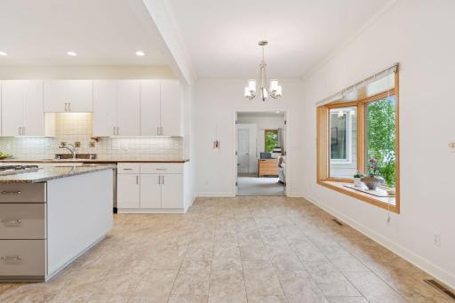 6 W Shore Road, North Oaks, MN 55127