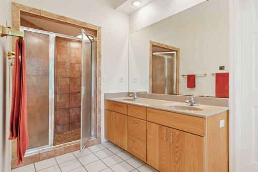 6 W Shore Road, North Oaks, MN 55127