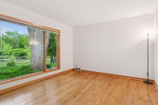 6 W Shore Road, North Oaks, MN 55127