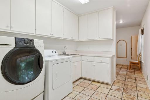 6 W Shore Road, North Oaks, MN 55127