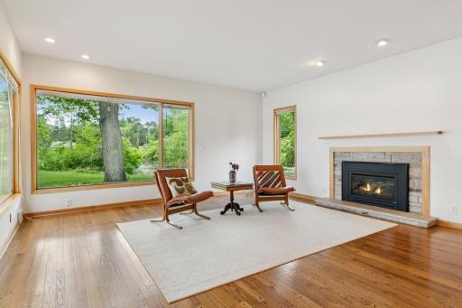 6 W Shore Road, North Oaks, MN 55127