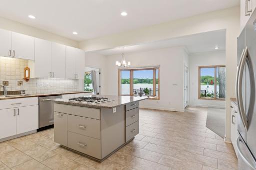 6 W Shore Road, North Oaks, MN 55127