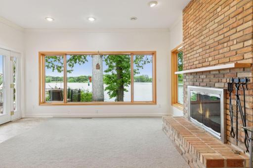 6 W Shore Road, North Oaks, MN 55127