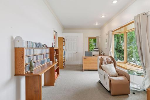 6 W Shore Road, North Oaks, MN 55127