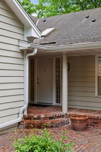 6 W Shore Road, North Oaks, MN 55127