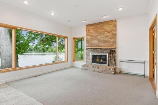 6 W Shore Road, North Oaks, MN 55127
