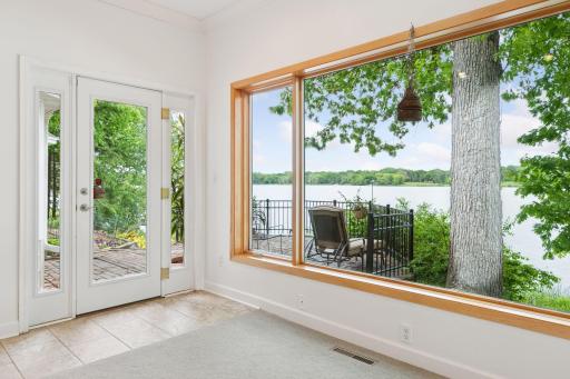 6 W Shore Road, North Oaks, MN 55127