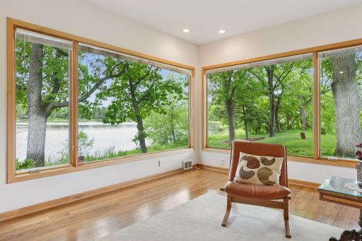 6 W Shore Road, North Oaks, MN 55127