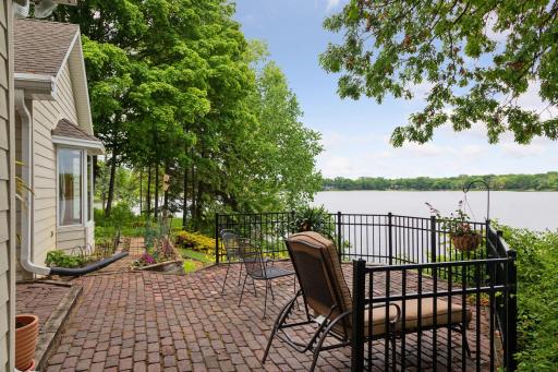 6 W Shore Road, North Oaks, MN 55127