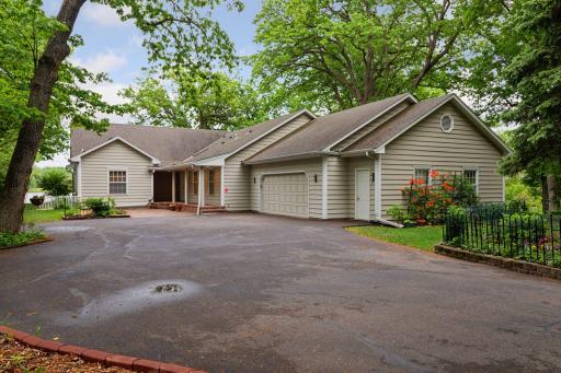 6 W Shore Road, North Oaks, MN 55127