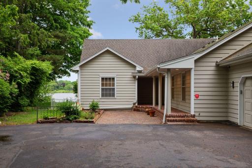 6 W Shore Road, North Oaks, MN 55127