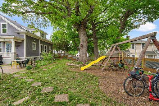 1013 Lawson Avenue E, Saint Paul, MN 55106