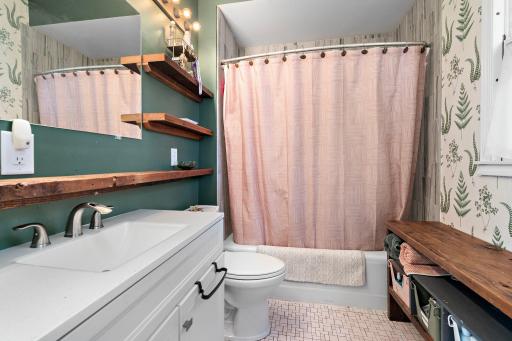 1013 Lawson Avenue E, Saint Paul, MN 55106