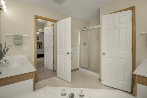 4132 Oakbrooke Curve, Saint Paul, MN 55122