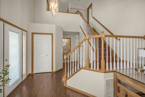 4132 Oakbrooke Curve, Saint Paul, MN 55122
