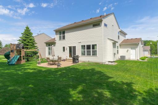 Maintenance free vinyl siding. Roof-2013.