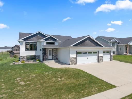 409 10th Street NW, Dodge Center, MN 55927