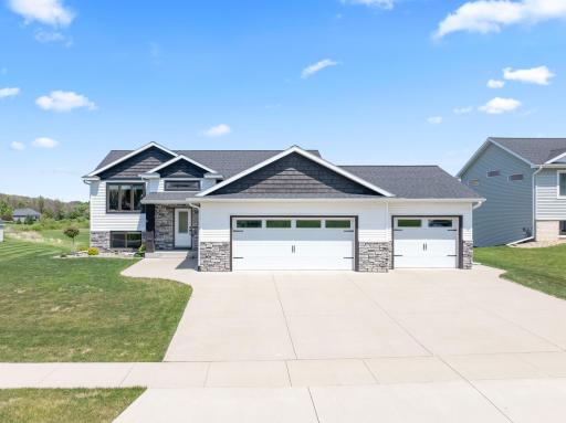 409 10th Street NW, Dodge Center, MN 55927