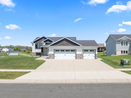 409 10th Street NW, Dodge Center, MN 55927
