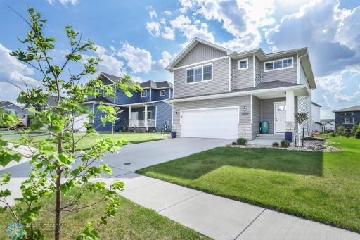 1069 Ashley Drive W, West Fargo, ND 58078