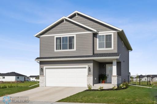 327 Lionheart Drive, Horace, ND 58047