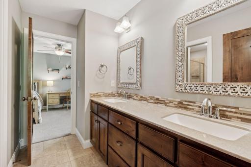Jack & Jill bath, dual sinks and separate private bath area