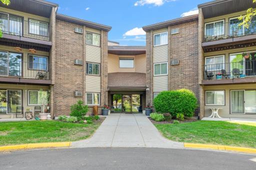 3425 Golfview Drive, 308, Eagan, MN 55123
