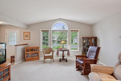 985 Carriage Hills Drive, Chaska, MN 55318