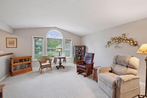 985 Carriage Hills Drive, Chaska, MN 55318