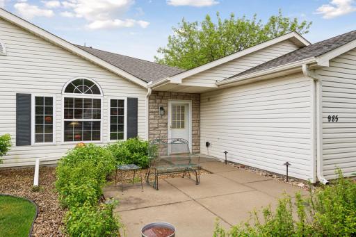 985 Carriage Hills Drive, Chaska, MN 55318