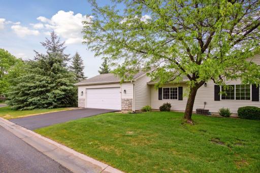 985 Carriage Hills Drive, Chaska, MN 55318
