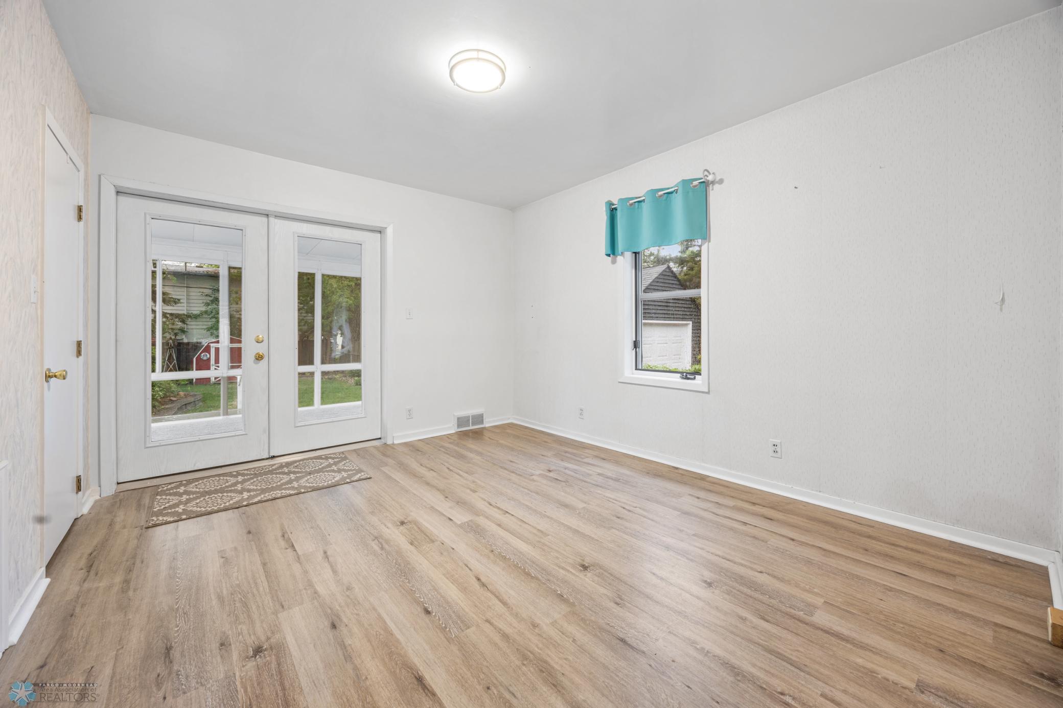 Main floor Bedroom/Flex space