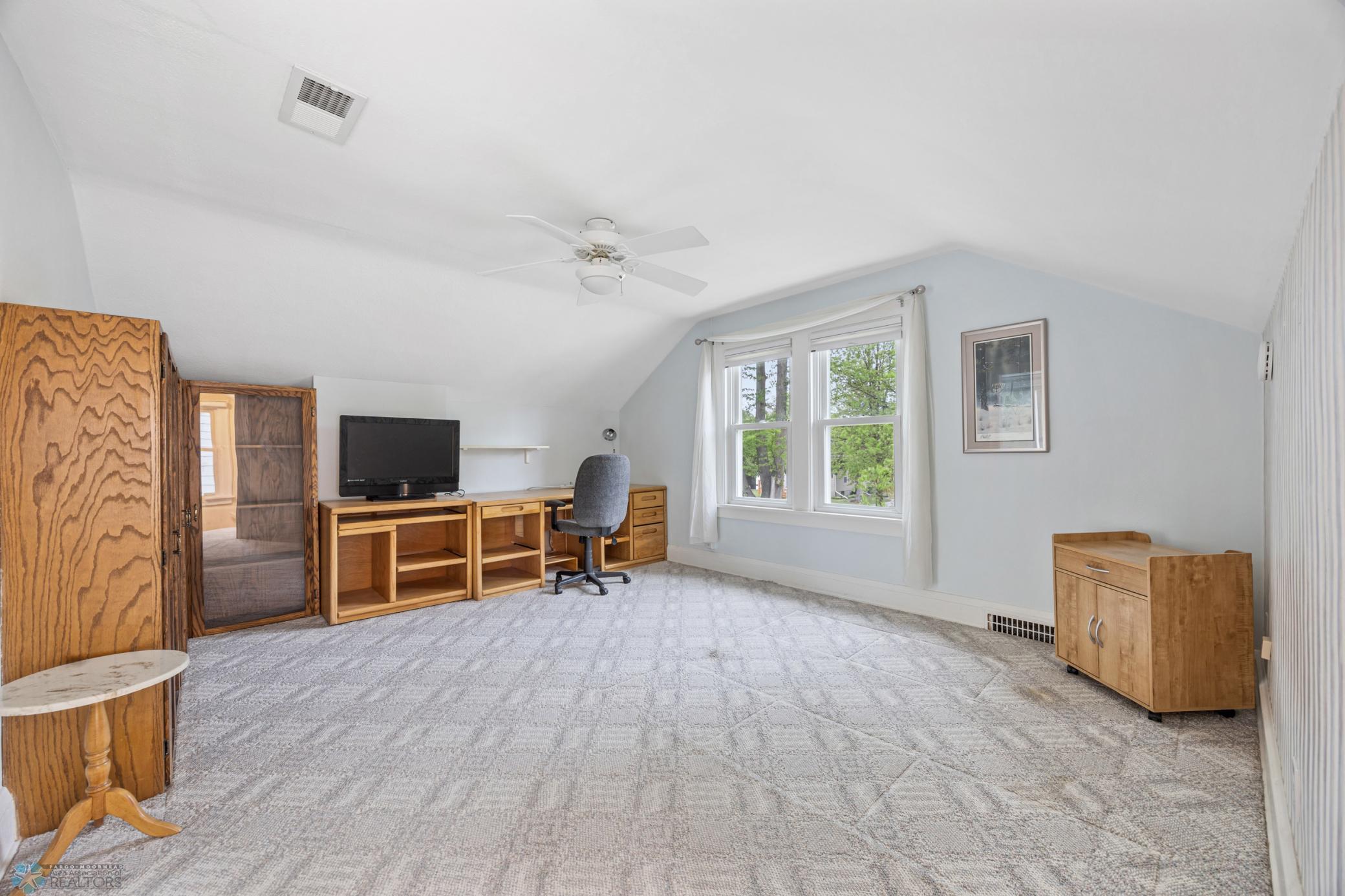 Bedroom/flex space