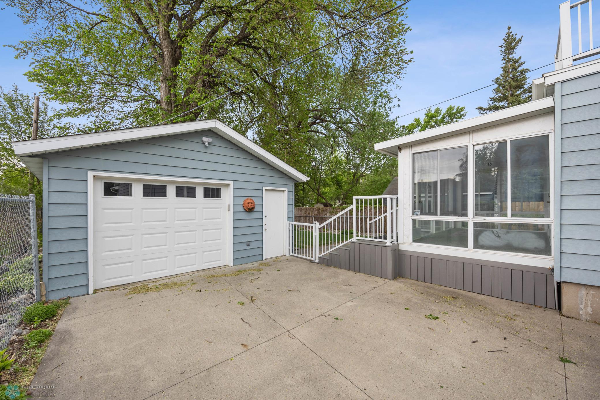 Garage/enclosed porch