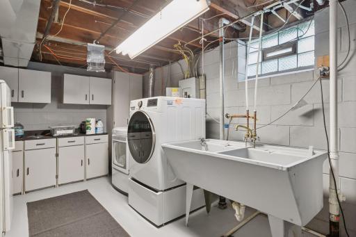Bright and clean laundry - new gas dryer 2023