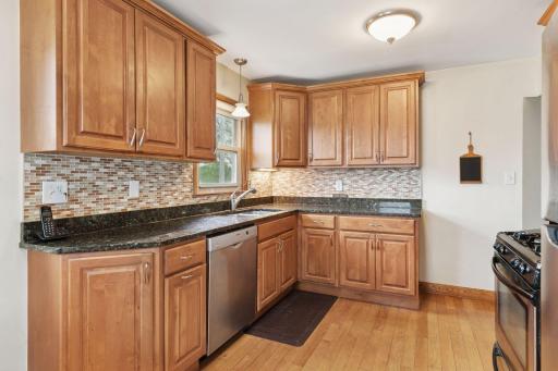 Granite counters, glass backsplash, hardwood floors and more!