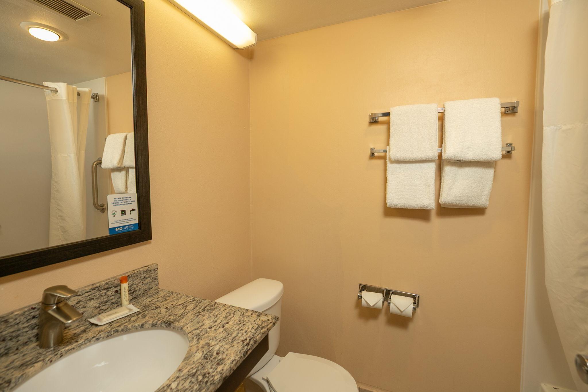 37-web-or-mls-37-Bathroom.jpg