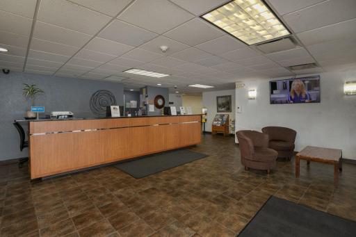 20-web-or-mls-20-Lobby.jpg